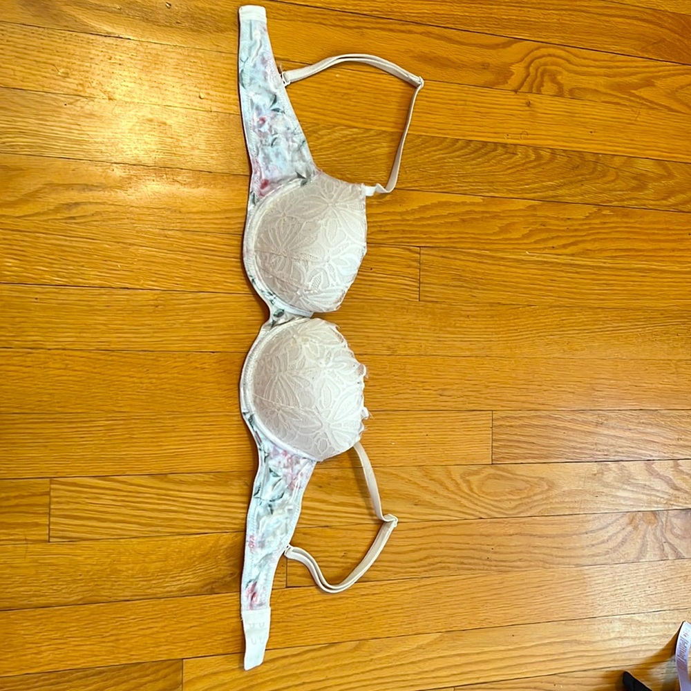 White floral lace push-up bra